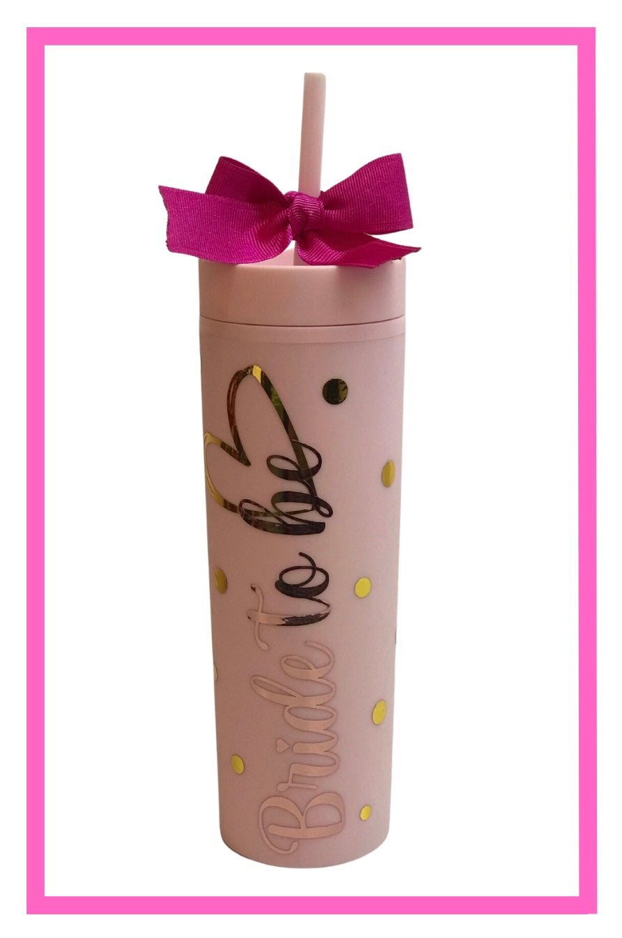 ENTREGA INMEDIATA Vaso Skinny Mate 400 ml. Rosa bebé frase Bride to Be rose gold con corazón y puntos dorado.
