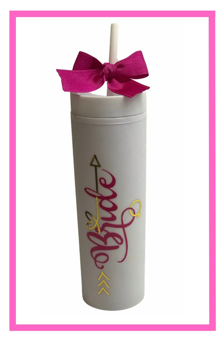 ENTREGA INMEDIATA Vaso Skinny Mate 400 ml. blanco frase Bride fiucsa con flecha de corazón dorado.