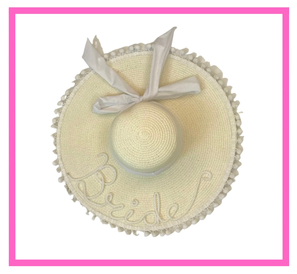 ENTREGA INMEDIATA. Sombrero playero de ala ancha color ivory frase Bride blanco con pompones color y moño color blanco.