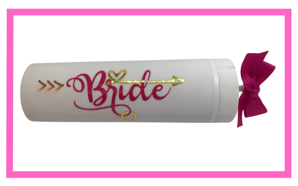 ENTREGA INMEDIATA Vaso Skinny Mate 400 ml. blanco frase Bride fiucsa con flecha de corazón dorado.