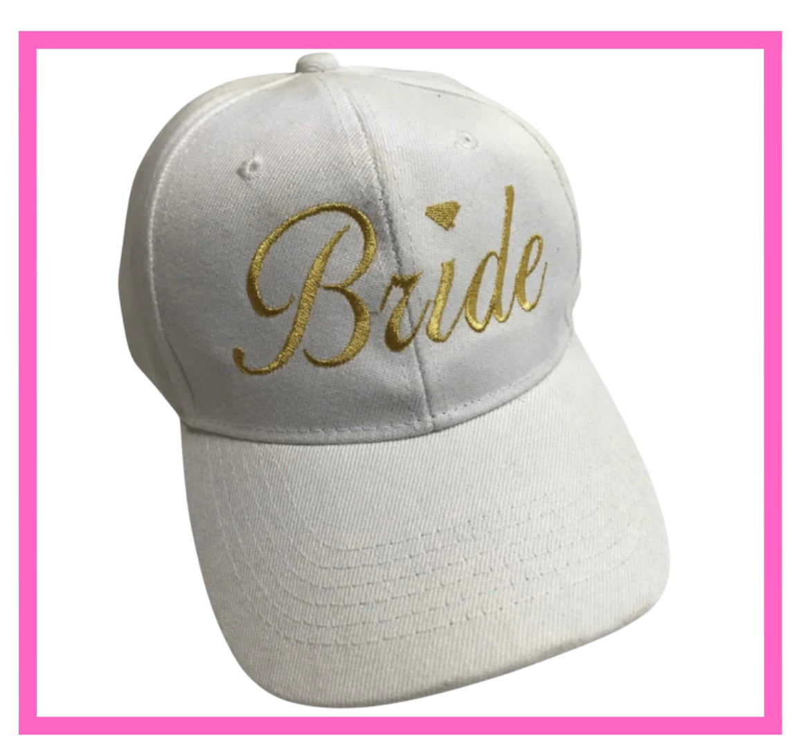 ENTREGA INMEDIATA Gorra blanca frase Bride bordado color dorado metálico.