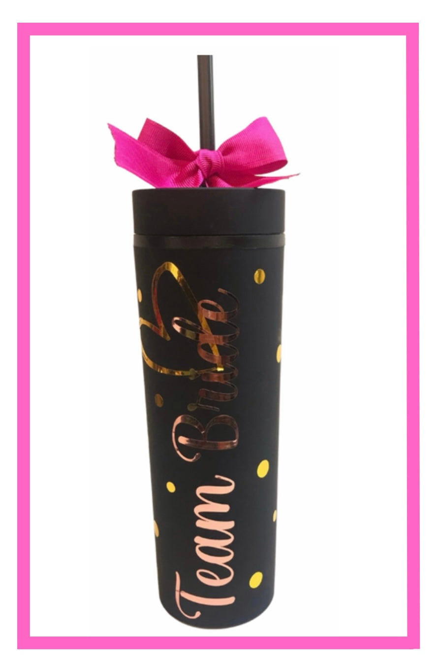 ENTREGA INMEDIATA Vaso Skinny Mate 400 ml. negro frase Team Bride rose gold con corazón y puntos dorado.