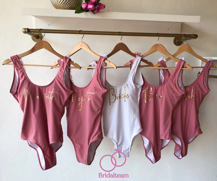 *TELAS GLITTER FORMA 1 FLORES* Traje de baño completo clásico con escote a media espalda y aplicación de flores en escote