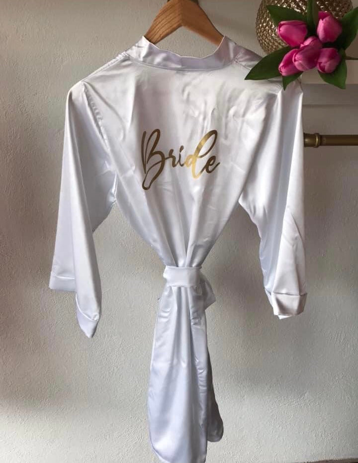 *TELAS LISAS VINIL TEXTIL* Bata de Satín con letras de Vinil Textil