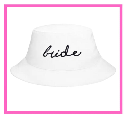 ENTREGA DE 15 A 20 DÍAS HÁBILES. Bucket Hat blanco de frase Bride negro.