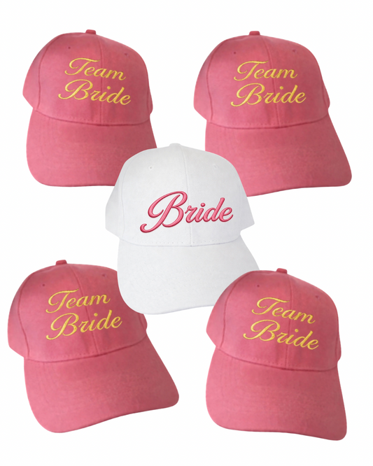 Gorra de tela ajustable por atrás, con frase bordada.
