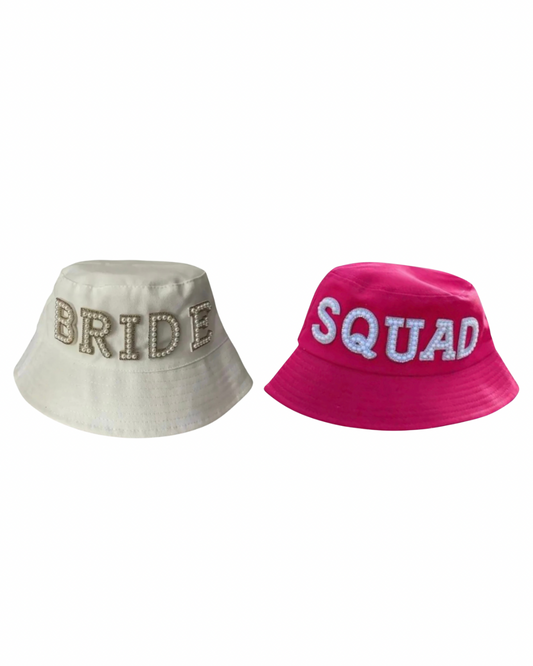 Gorro bucket hat de frase con perlas y cristales.                                                 Entrega 15 a 20 días hábiles.