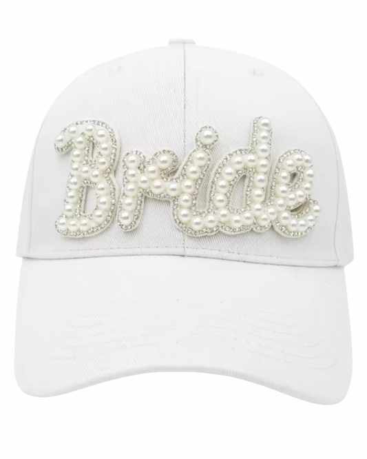 Gorra ajustable con frase de Bride decorada con perlas y cristales.                 Entrega 15 a 20 días hábiles.