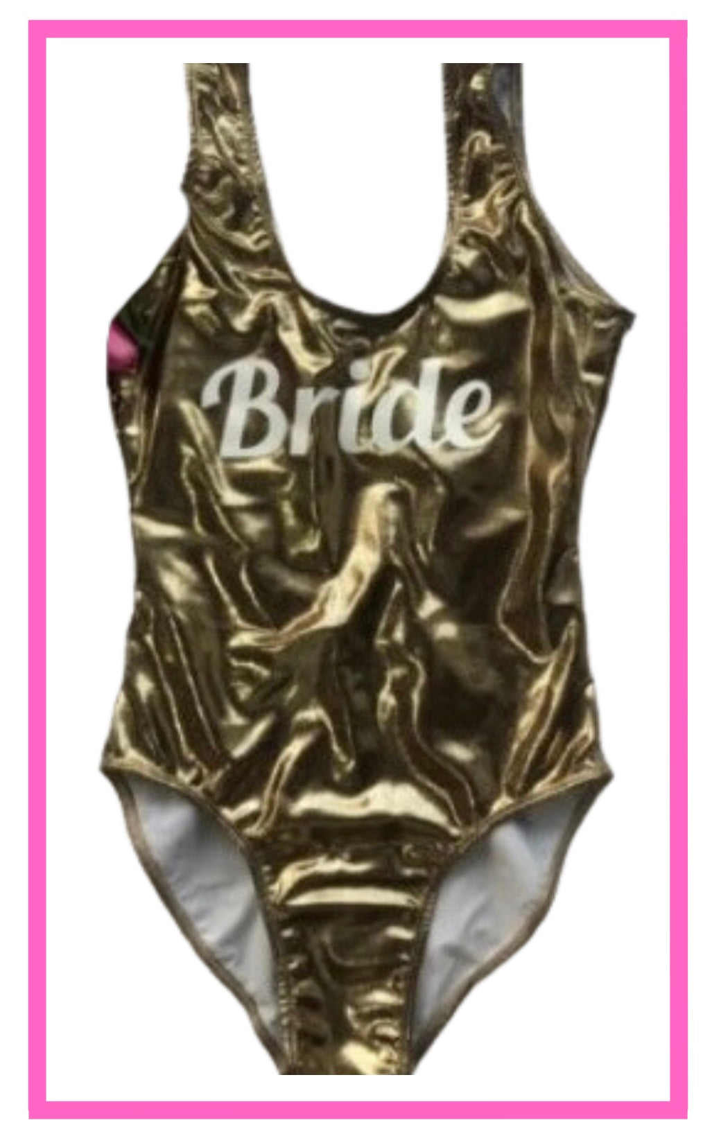 ENTREGA DE 15 A 20 DÍAS HÁBILES. Traje de baño clásico color dorado glitter con frase Bride color blanco.