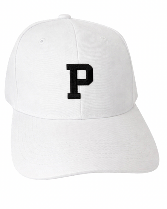 Gorra ajustable blanca con inicial bordada cualquier letra de abecedario.                                                 Entrega 2 a 5 días hábiles.