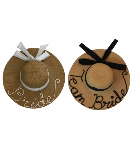 Sombrero playero de ala ancha con listón con moño en el centro.                      Entrega 2 a 5 días hábiles.