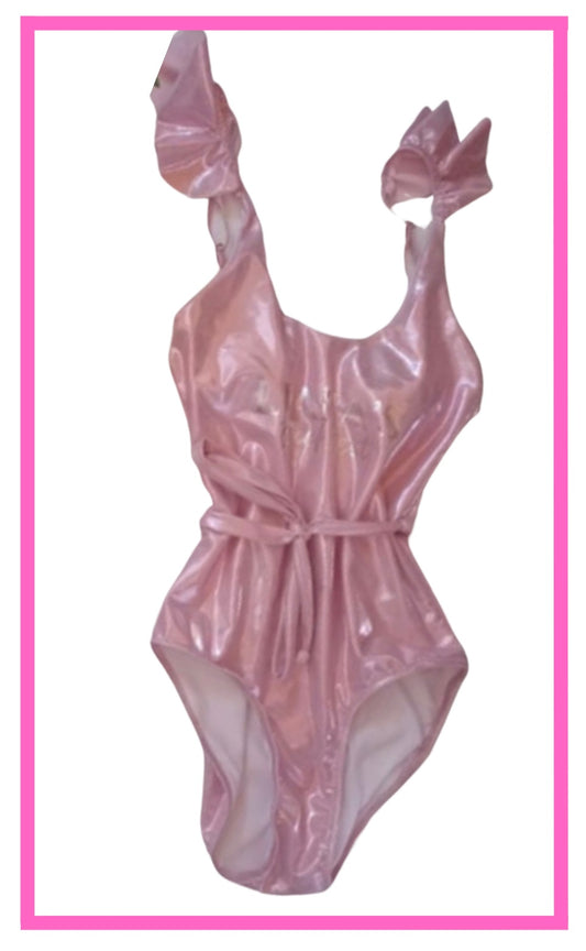 *TELAS GLITTER FORMA 8*     Traje de baño completo de tirantes ajustables con olanes y cintilla